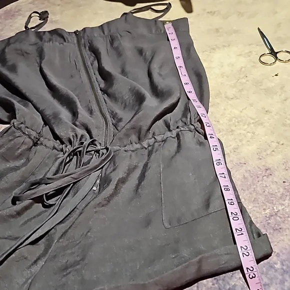 Gap | Olive Gray Lightweight Strappy Romper - Picture 6 of 9